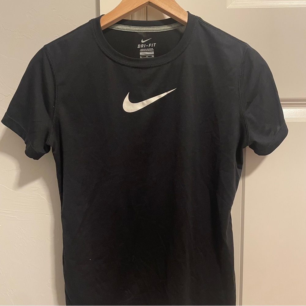Nike Dry-Fit Logo Sport Tee (Girl XL)